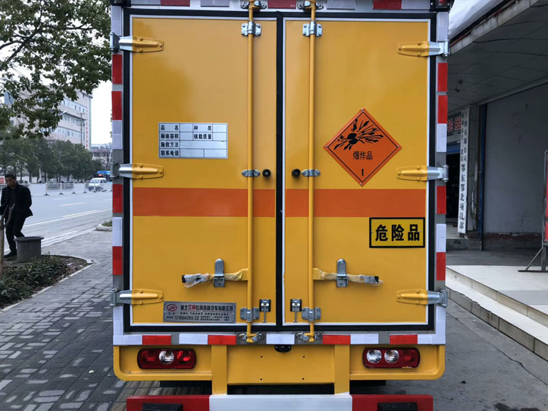 躍進(jìn)3米3(藍(lán)牌)爆破器材車(chē)