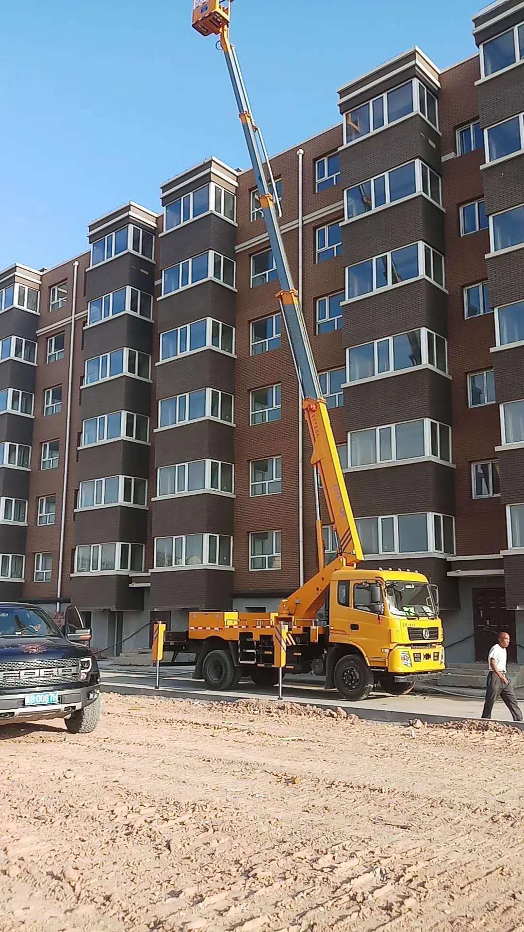 東風28米高空作業(yè)車